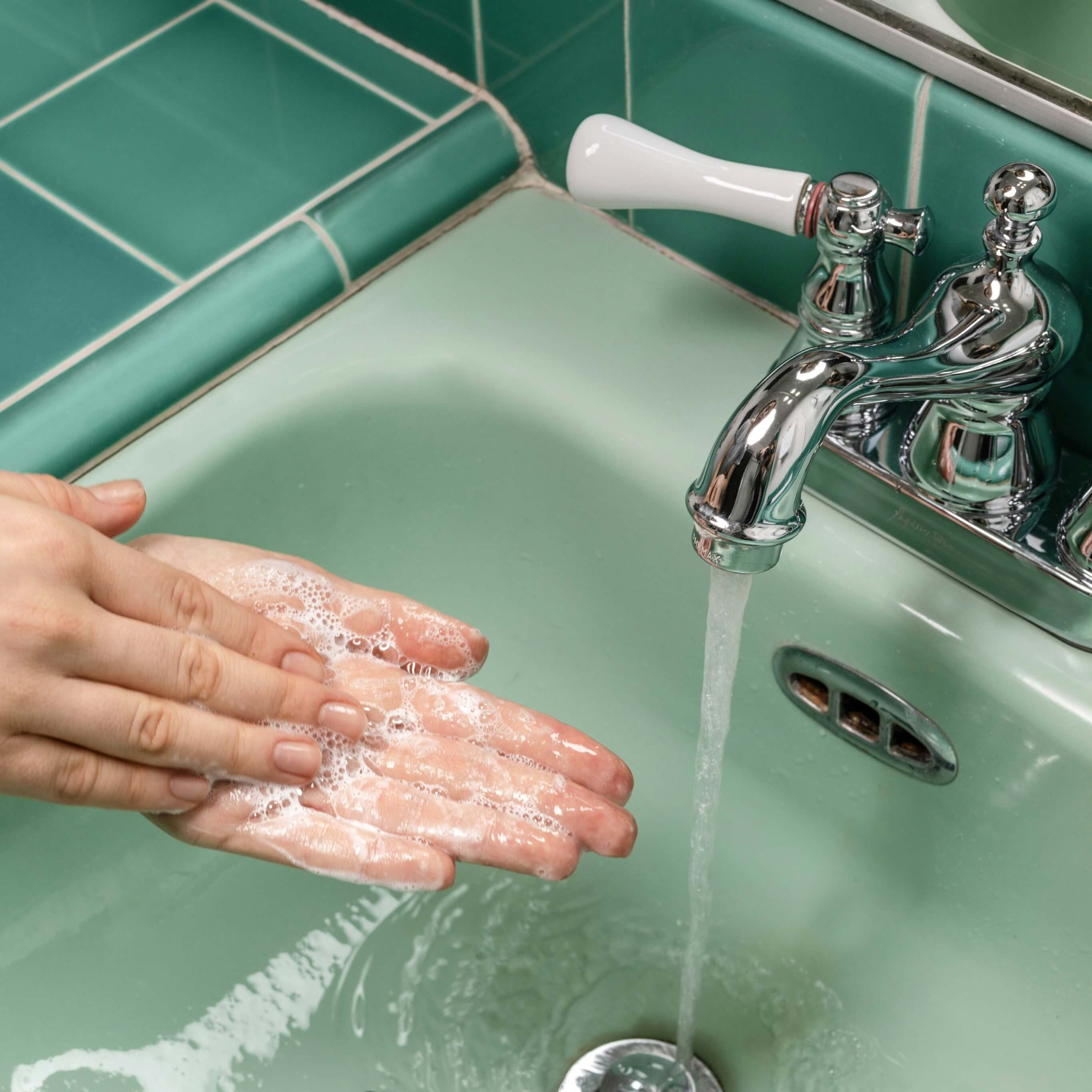How to Build a Healthy Skincare Routine for Teenagers: A Step-by-Step Guide