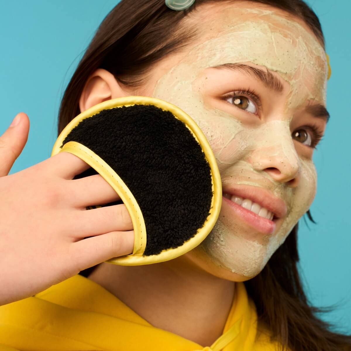 Teenager cleansing with the Kinside Buddy Face Cleansing Cloud